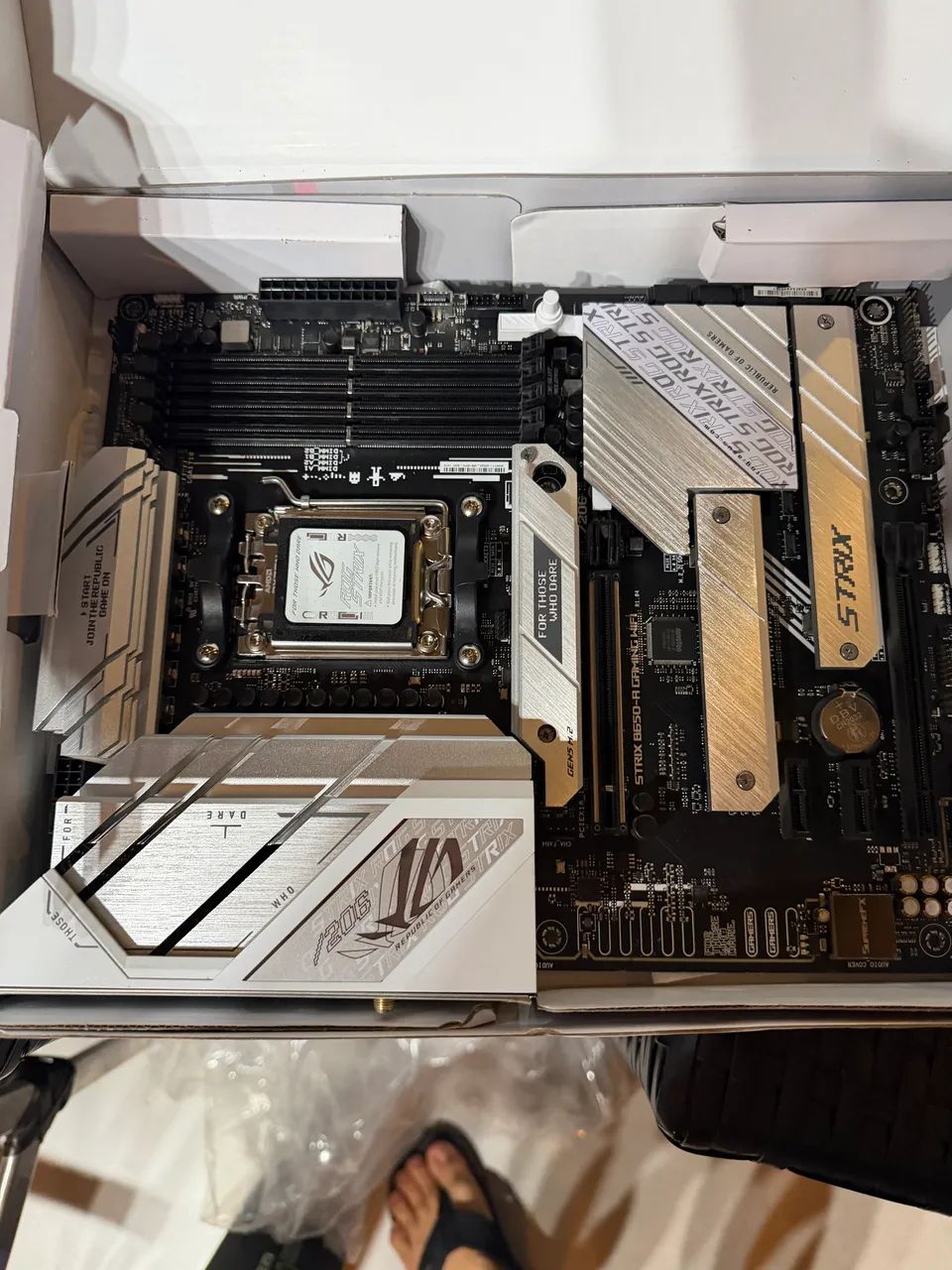 Placa mae b650 rog strix - Foto 4