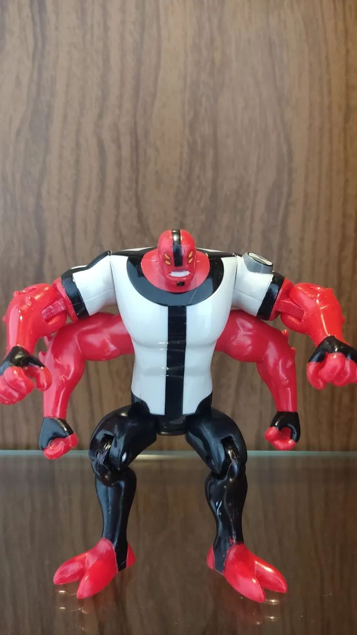 Quatro braços Ben 10 Bandai
