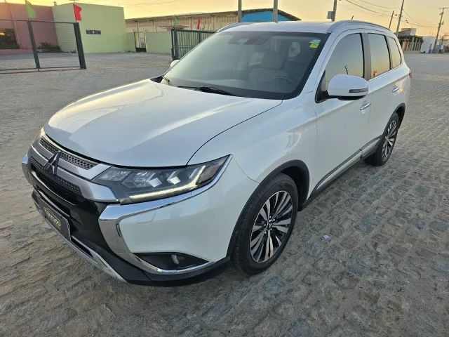 Mitsubishi Outlander OUTLANDER HPE-S 2.2 Diesel 4x4 Aut. 2019