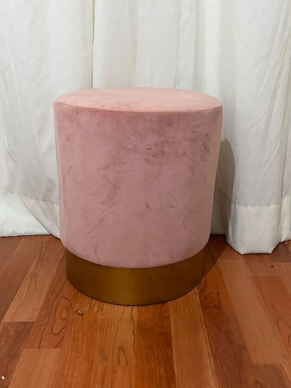 Kit 3 Pufs Puff puffs poltrona rosa com dourado - Foto 2
