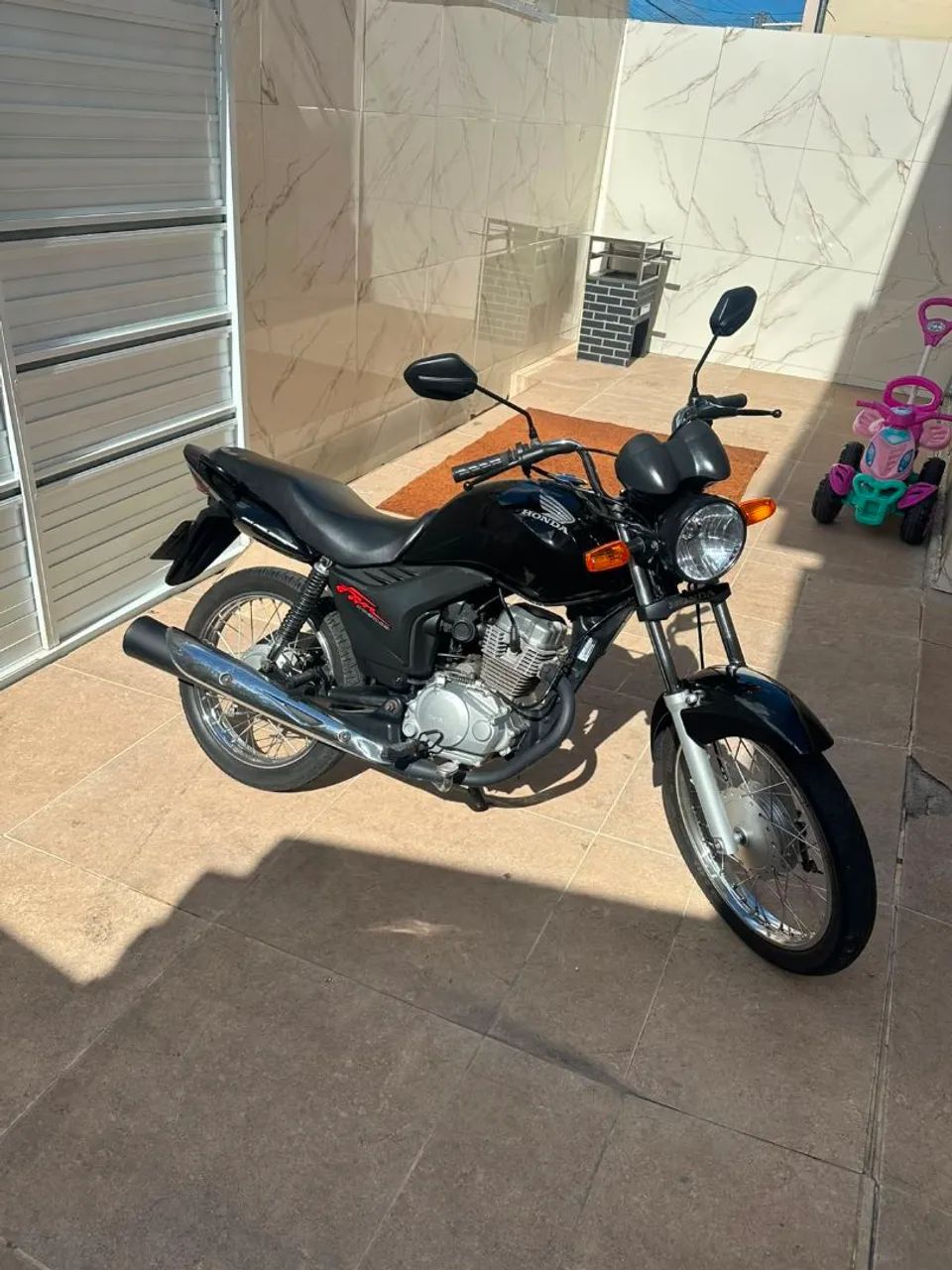 Honda 2012 150 ESI preta 