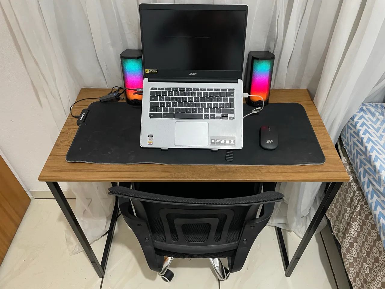 Mesa e Cadeira de Escritório 