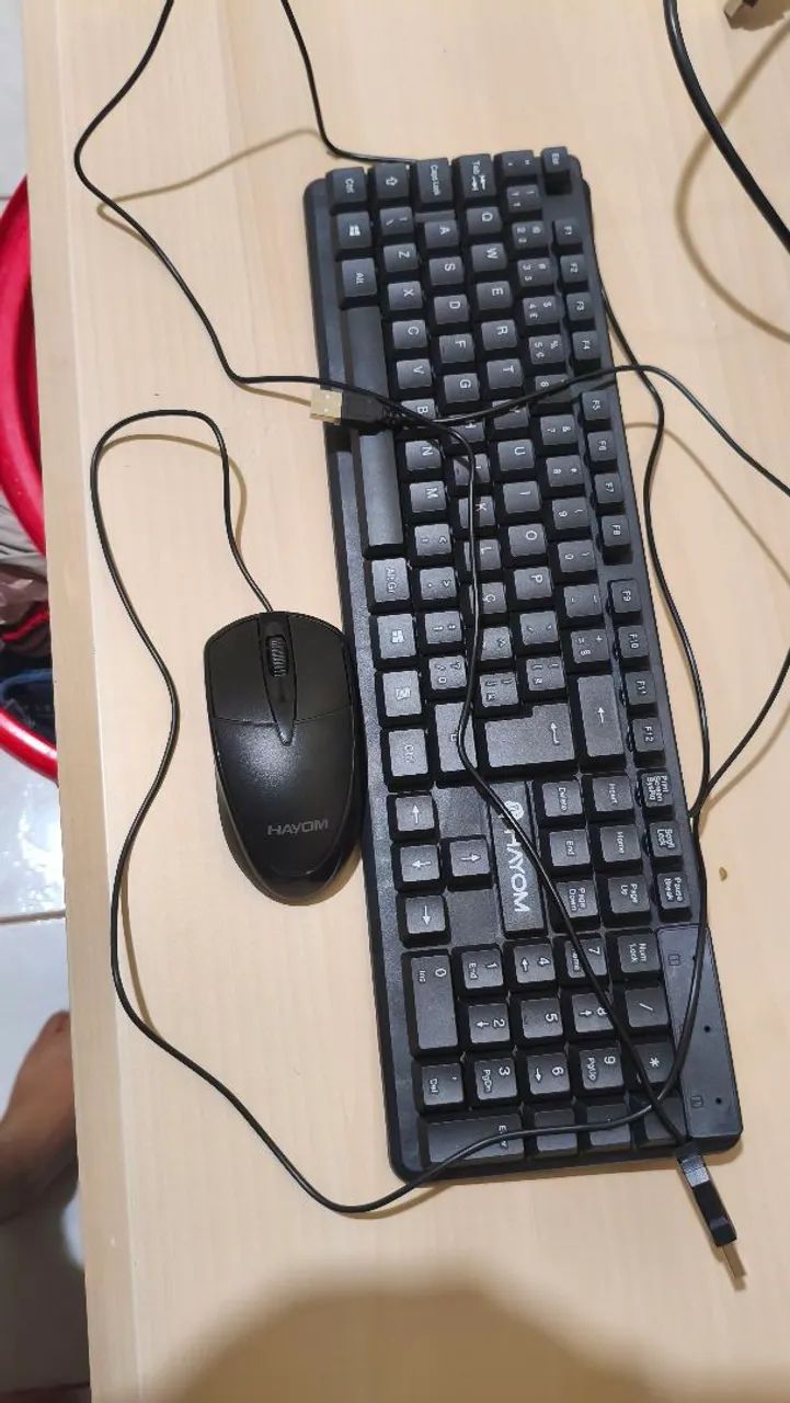 Teclado com fio mais mouse 