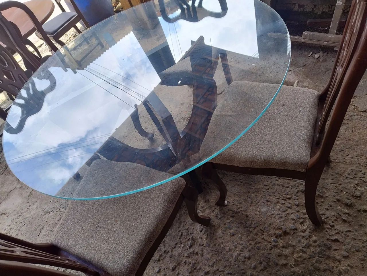 Mesa com tampo de vidro 