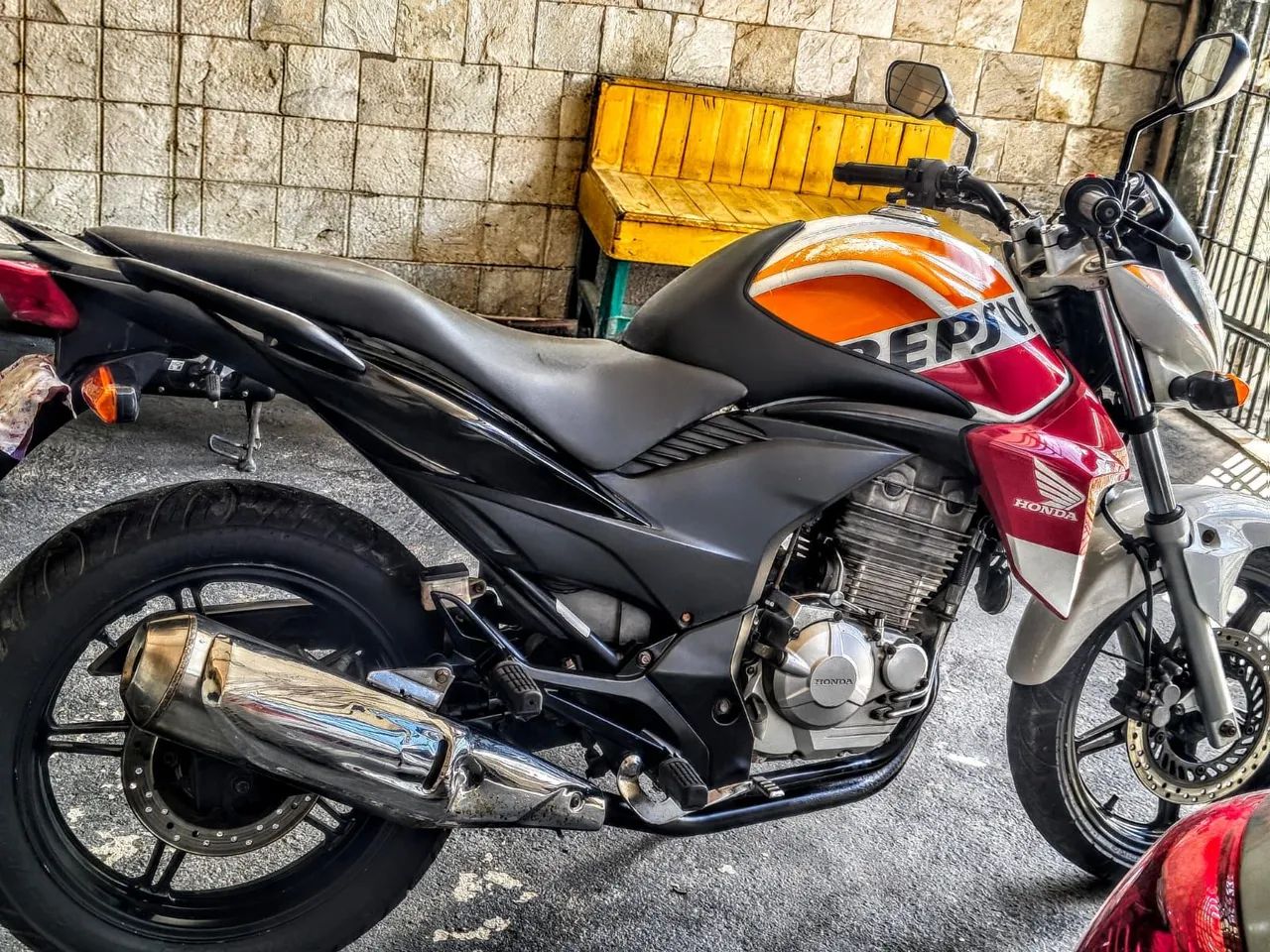 CB 300R Repsol 2014 - Foto 4