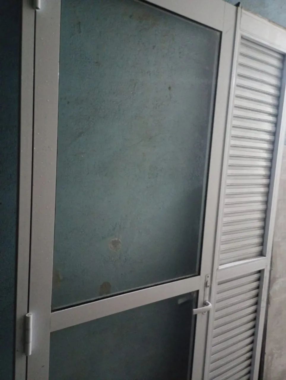 Porta de alumínio  completa com chave moldura  - Foto 3