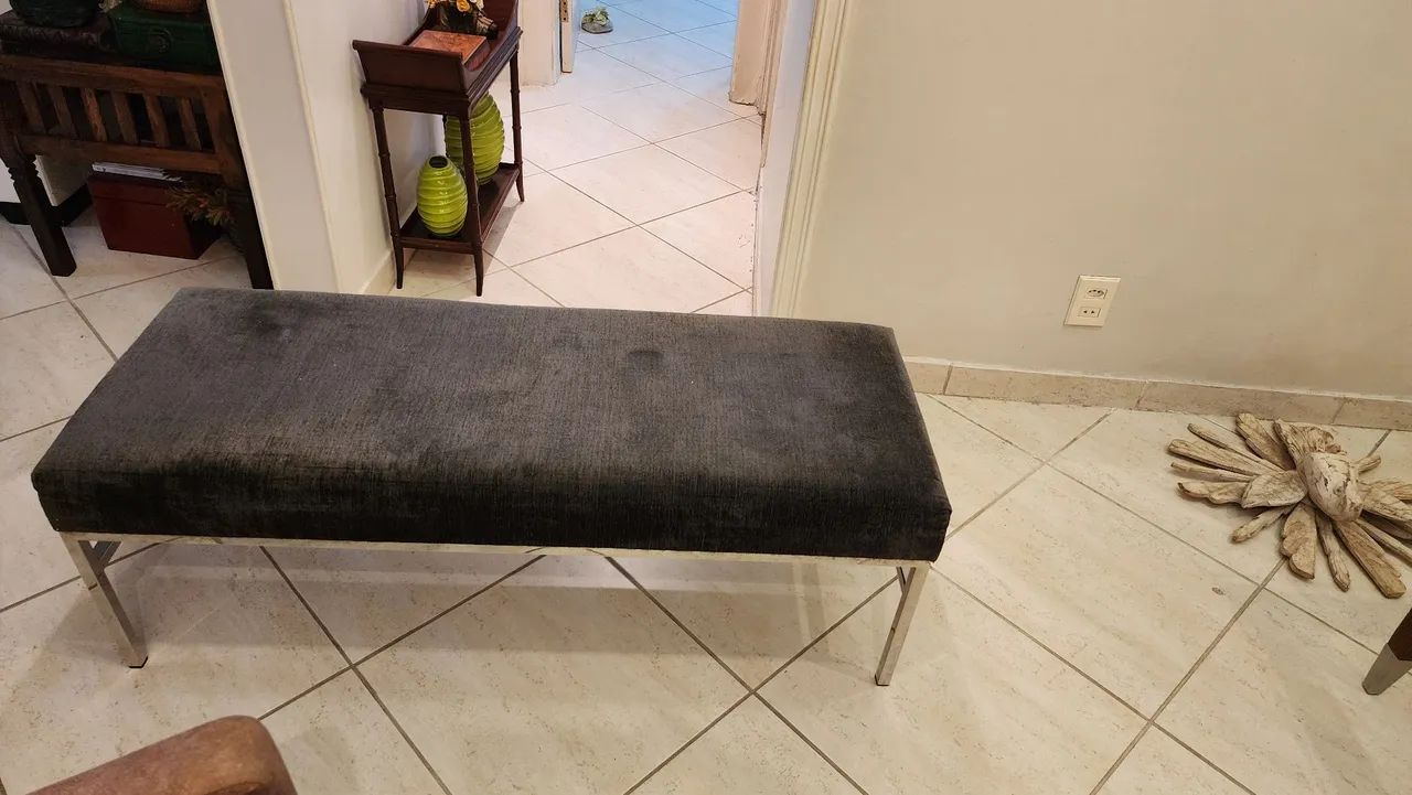 vendo puff , tecido suede, cor grafite, pouco uso!  - Foto 2