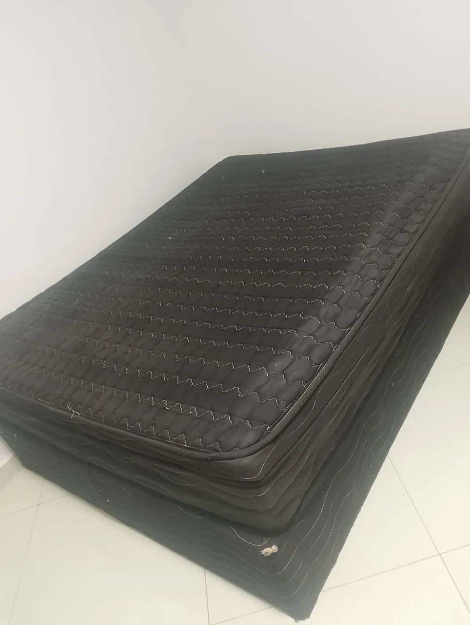 Vendo colchão casal molas com base e sogra retrátil 2 lugares  - Foto 3