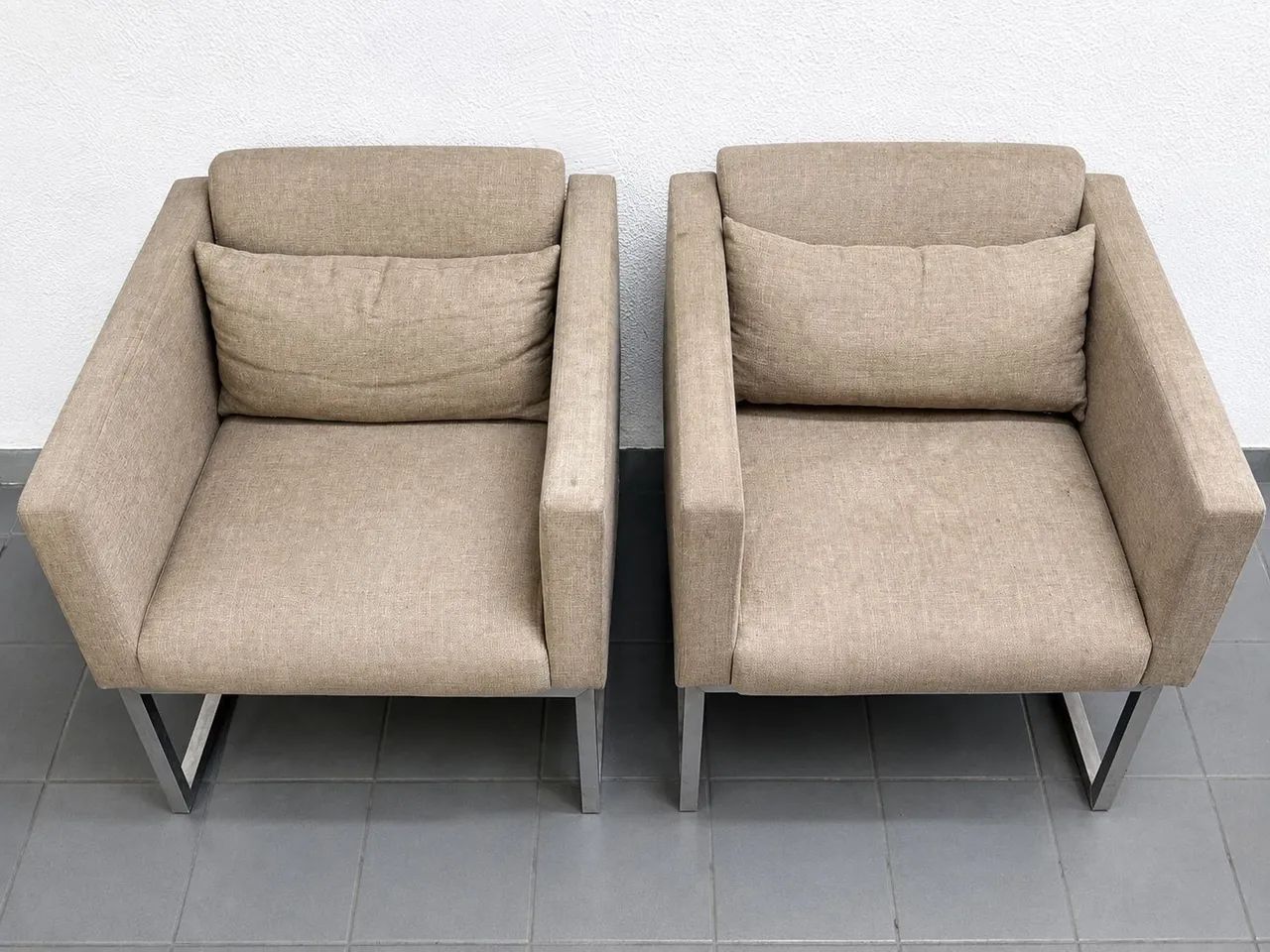 Par de Poltronas Moderna Bege com estrutura Metálica  - Foto 5