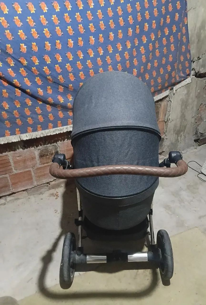 Carrinho de bebê ABC 
