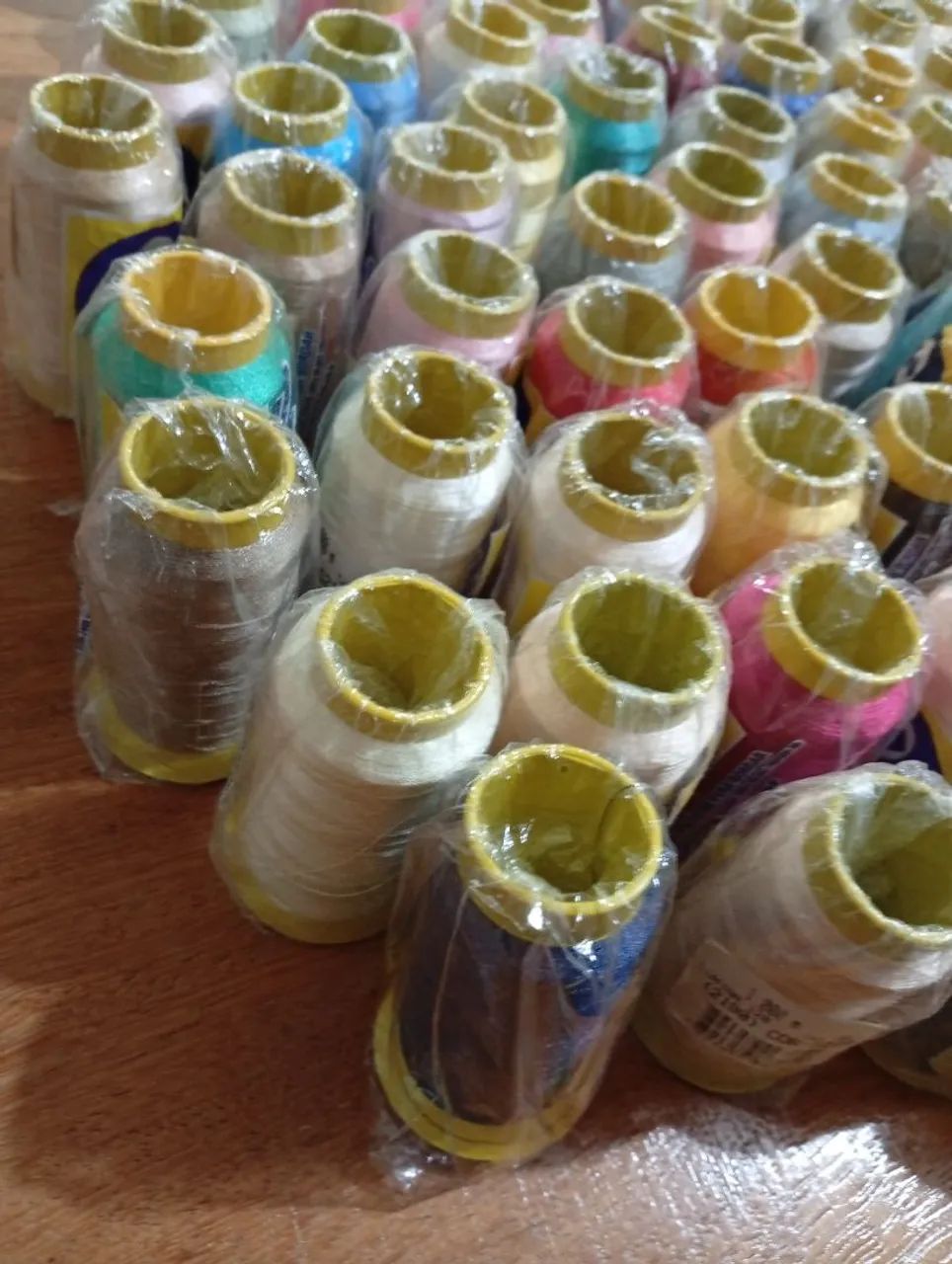 Lote com 87 Linhas de Bordado Setta Lumina.  - Foto 4