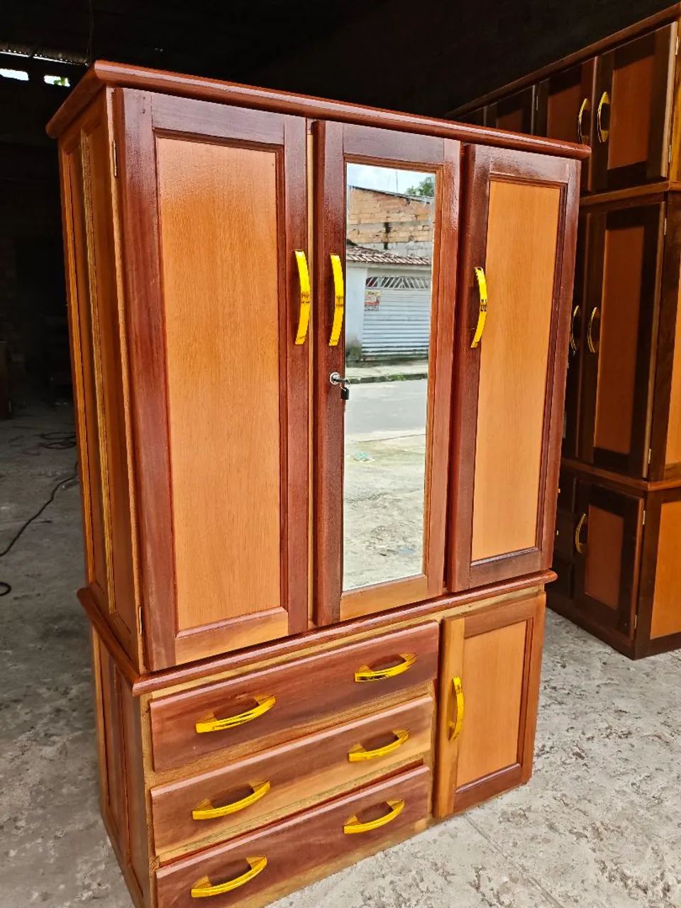 Guarda roupa de madeira com espelho frete grátis. - Foto 3