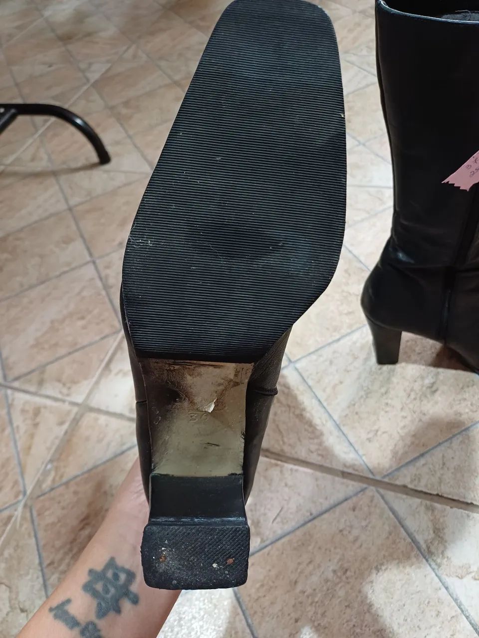 Bota em couro, com salto alto - Foto 4