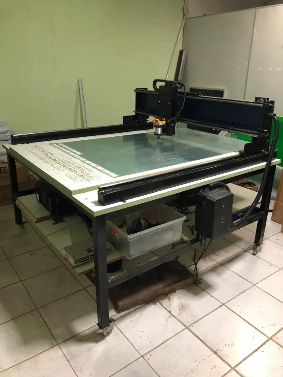 CNC Router Bertech MP1400 com banca e usada apenas 6x, muito nova!