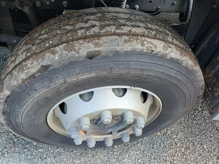 MB ATEGO 2429 COM ROLLON ROLLOFF KM BAIXISSIMO - Foto 4