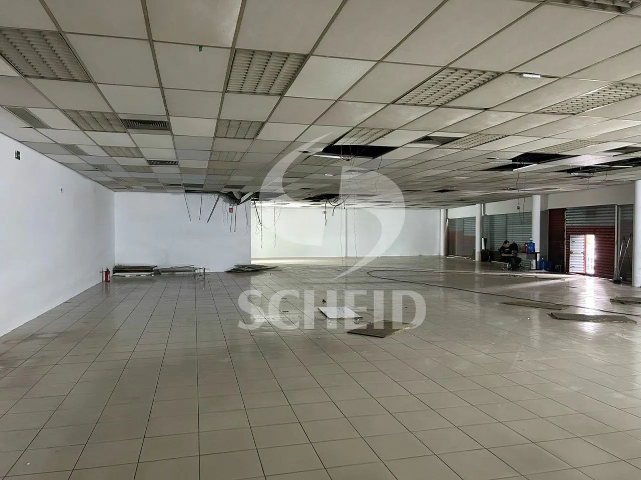 EXCELENTE LOJA, 2.000 m² de CONTRUÇÃO, ESTACIONAMENTO AMPLO - Foto 2