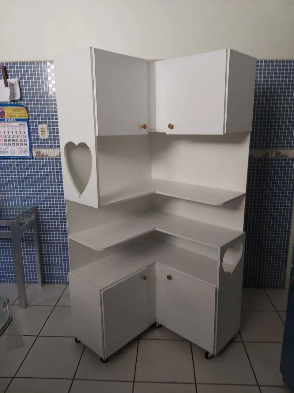 Móvel de Canto com rodinhas
