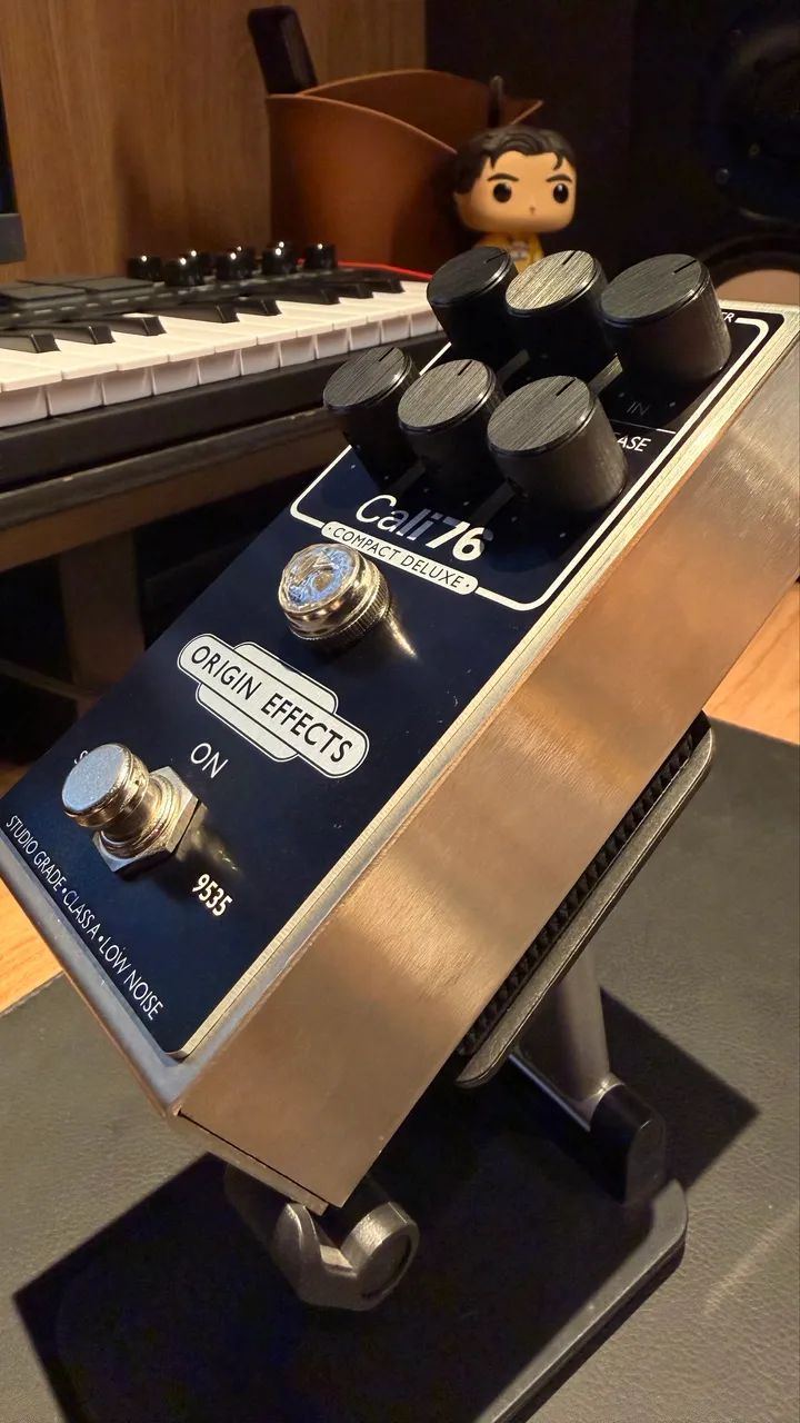 ORIGIN EFFECTS CALI76 COMPACT DELUXE BLACK EDITION - Instrumentos