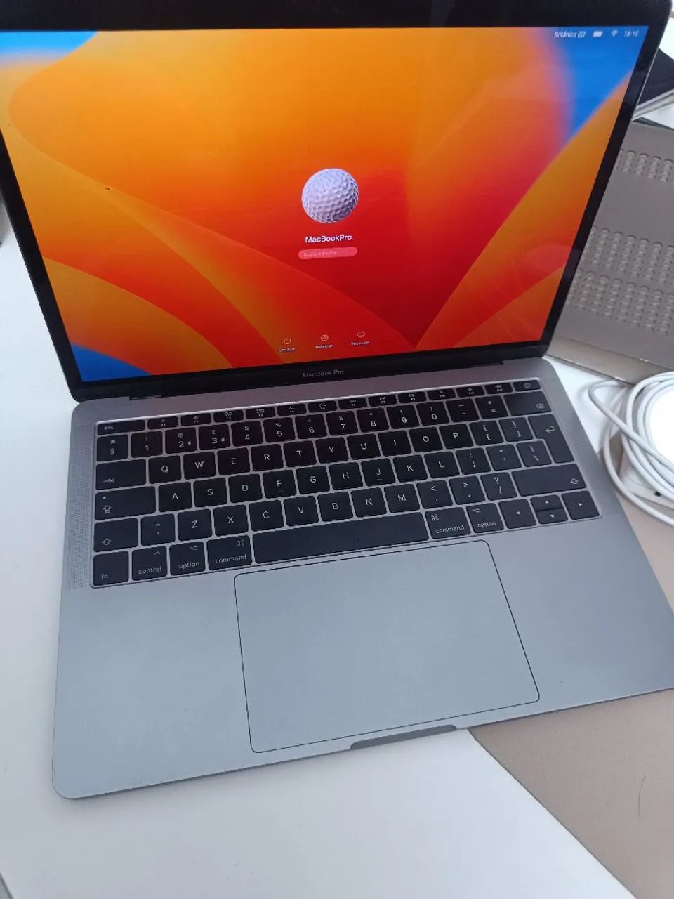 MacBook本体 MacBook Pro (13inch,2019,2 Thunderbolts) MacBook Pro (13-inch, 2019, Two Thunderbolt 3 ports) Manuais e