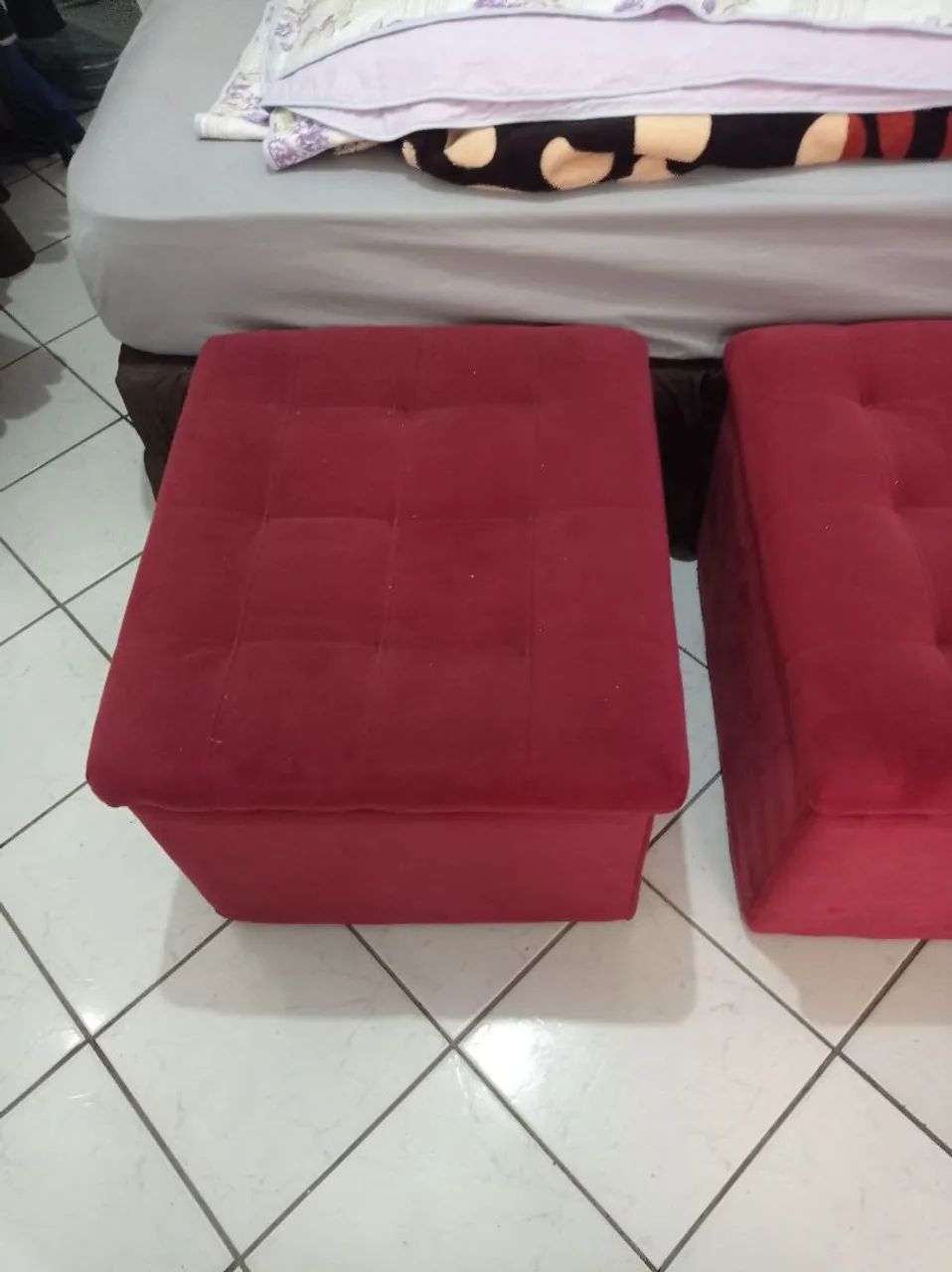 Puffs capitonê vermelho R$100,00 o par  - Foto 3