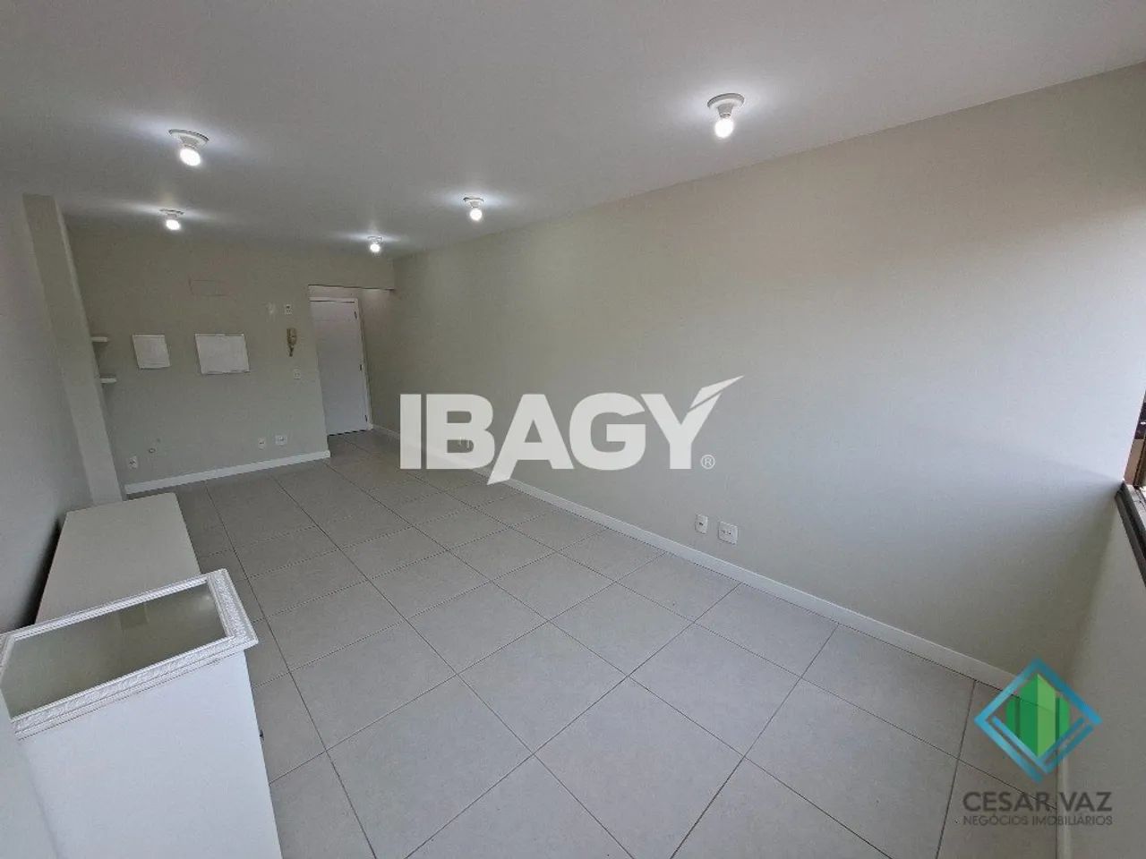 Sala comercial em excelente localização no bairro Trindade. - Foto 3