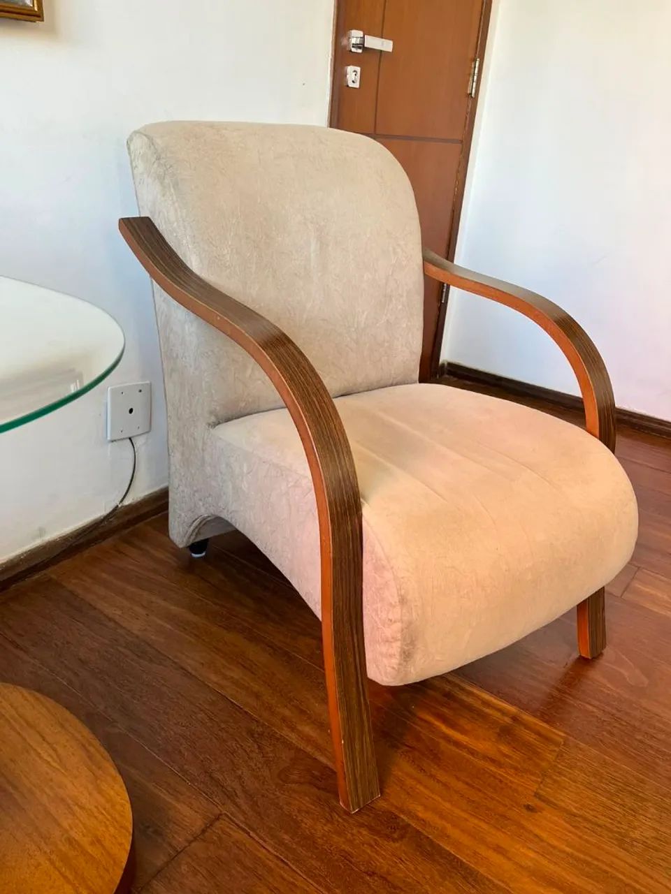 Kit 2 poltronas com mesa de canto  - Foto 2