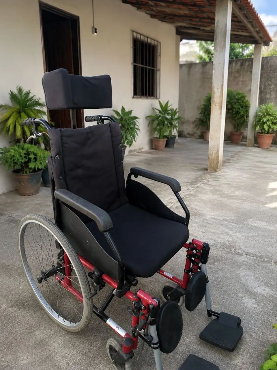 Vendo cadeira de rodas - Foto 4