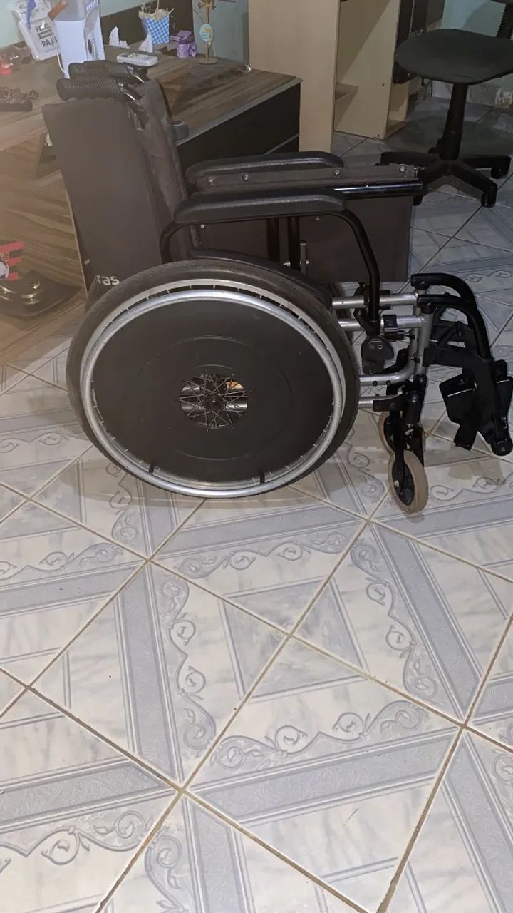 Cadeira de rodas AVD  - Foto 2