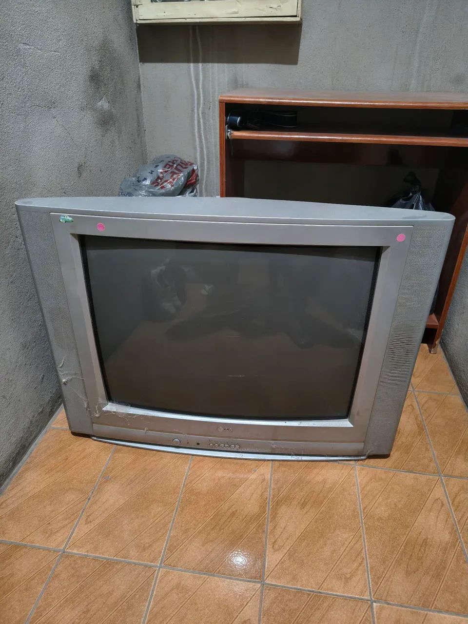 Tv 29 polegadas LG antiga funcionando perfeitamente retirada no Estácio Rj  - Foto 4