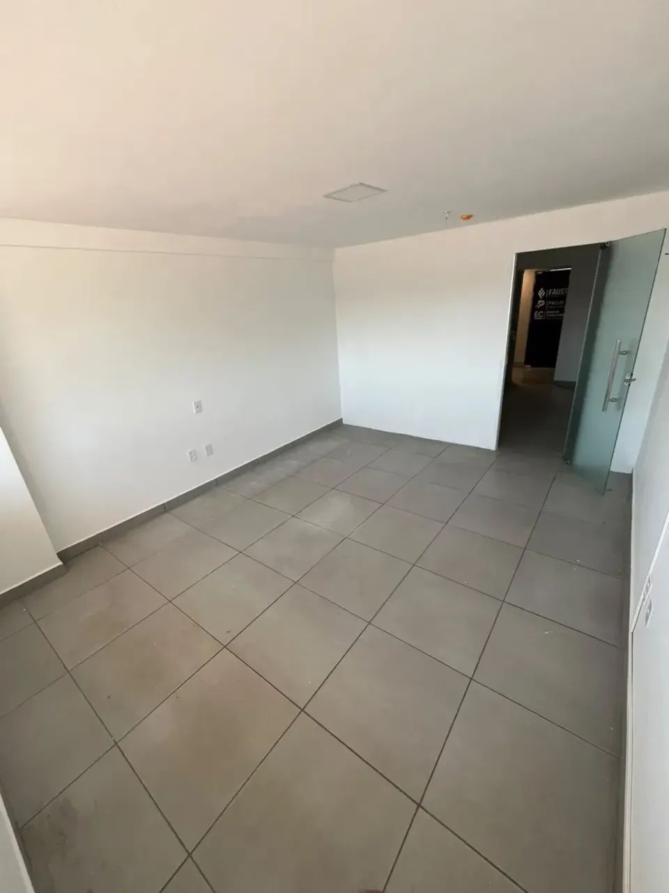 Alugo sala comercial na mangabeiras no premiun office - Foto 3