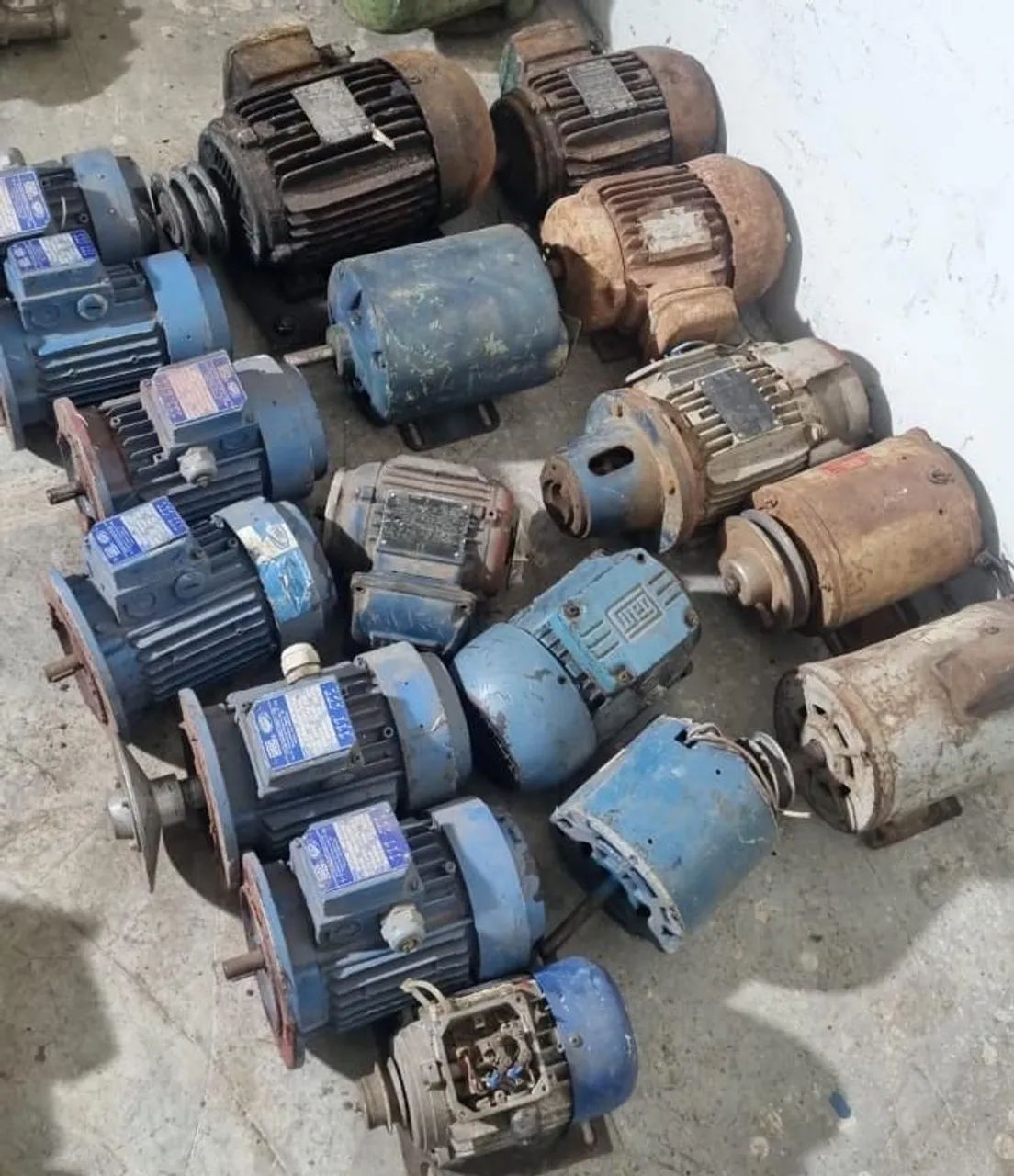 Lote com 40 motores, motoredutres e bombas a venda  - Foto 2