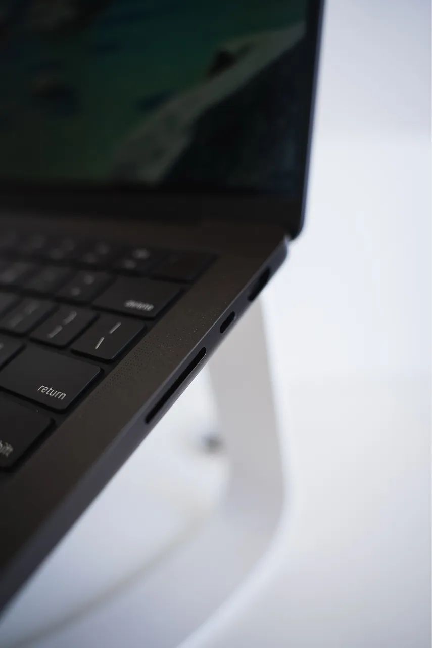 Macbook Pro 14" M3PRO  - Foto 3