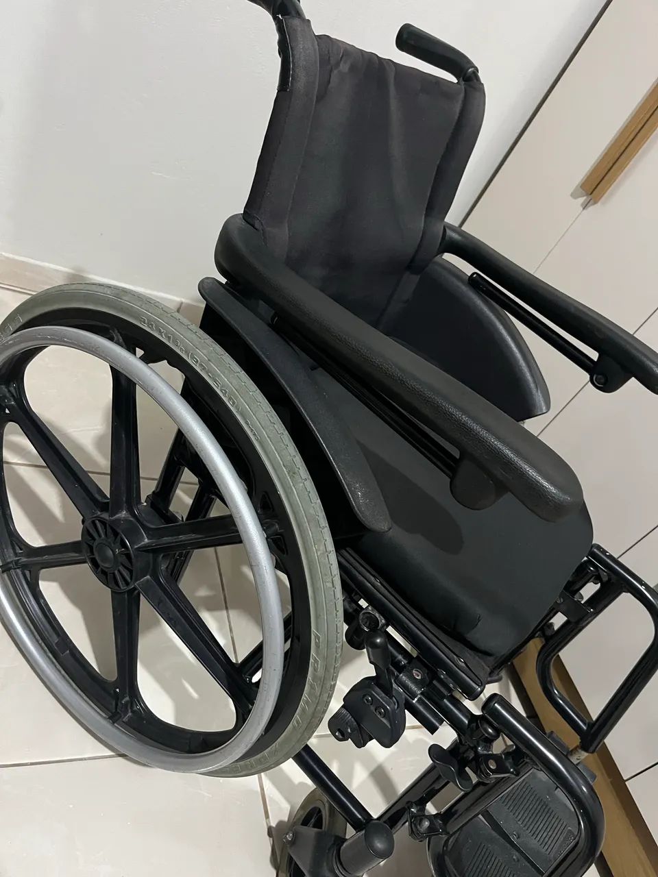 Vendo cadeira de rodas 