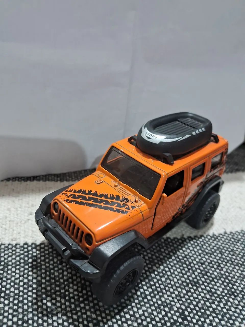 Miniaturas carros e bicicletas 