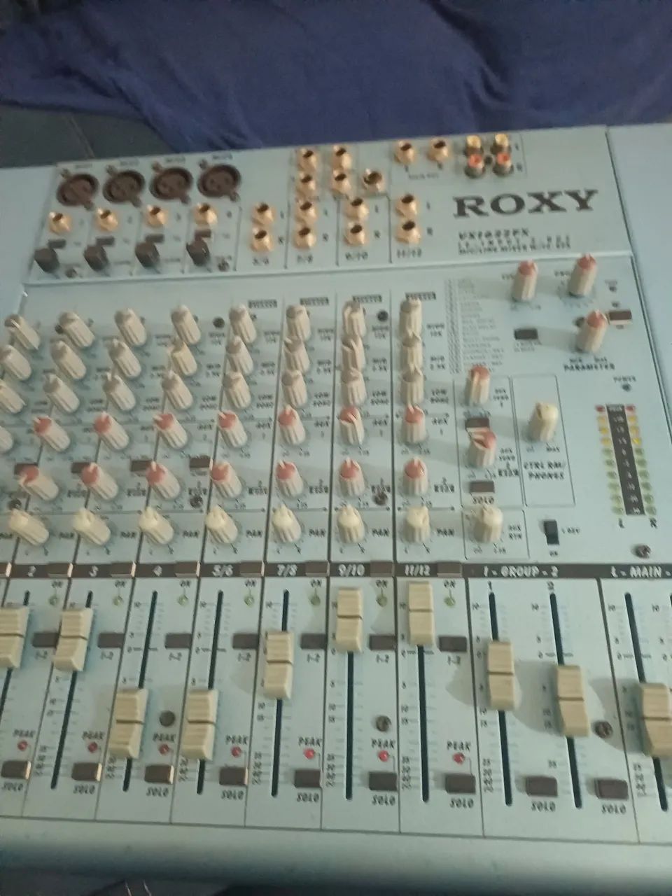 VENDO MESA ROXY 12 CANAIS!