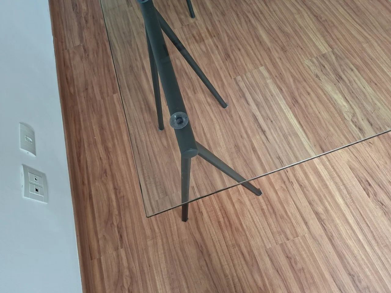 Mesa com Tampo de Vidro e 140 x 75cm Tok&Stok Tret  - Foto 4