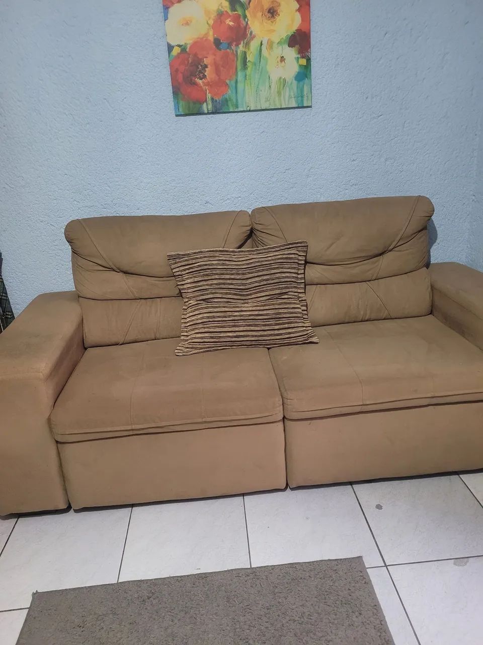 Sofá retrátil acompanha almofada. Retirar no local - Foto 2