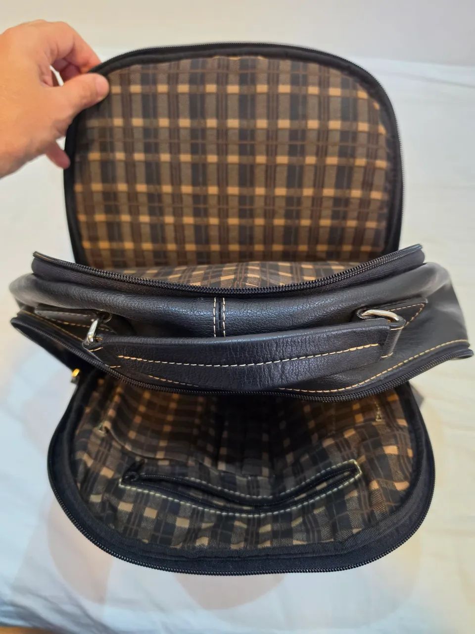 Mochila de Couro da marca DEMOCRATA Preta para Notebook até 15" - Excelente Estado - Foto 3