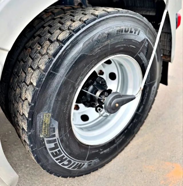 Mercedes Axor 2041 4x2 2018 - Foto 8