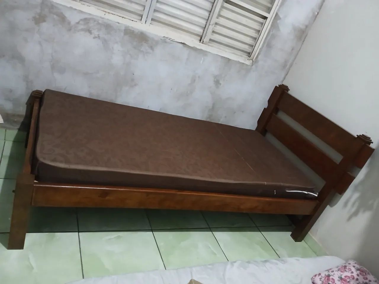 Cama com colchão solteiro