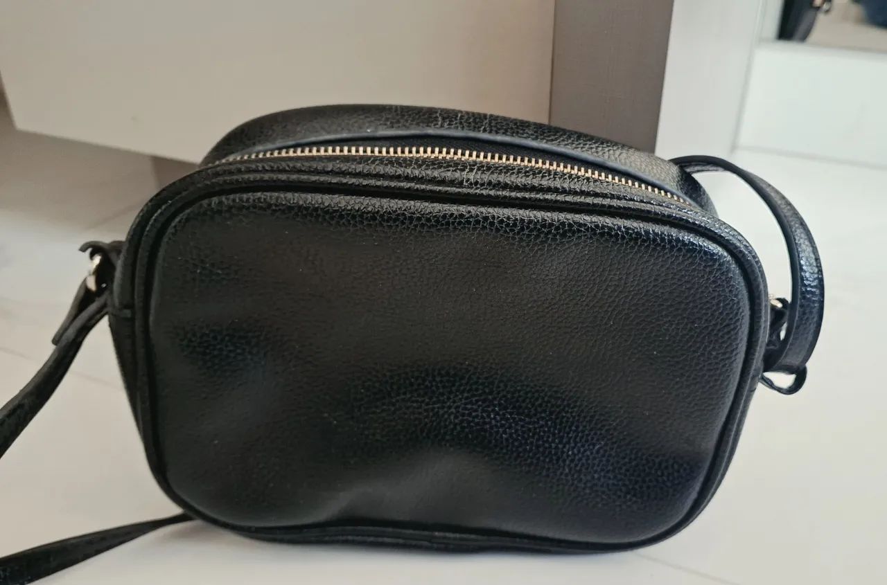 Bolsa preta de ombro