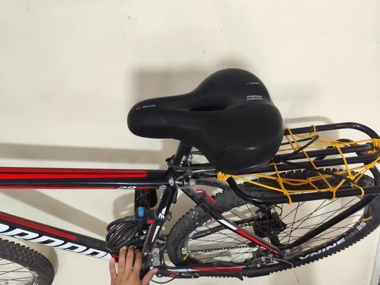 Bicicleta Aro 29 Quadro 21" com freio à disco e amortecedor  - Foto 5