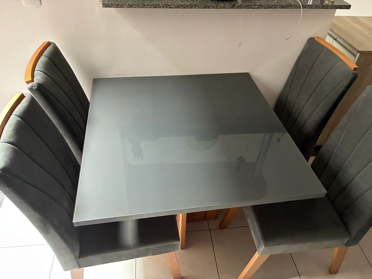Conjunto de Mesa de Jantar Moderna com 4 Cadeiras Estofadas - Foto 4