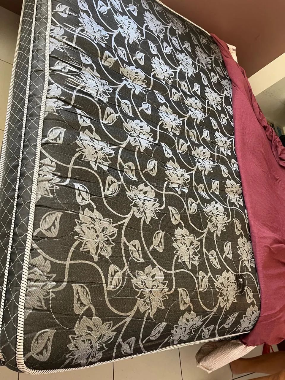 Queen-size Bed Base + Mattress65579528312066125