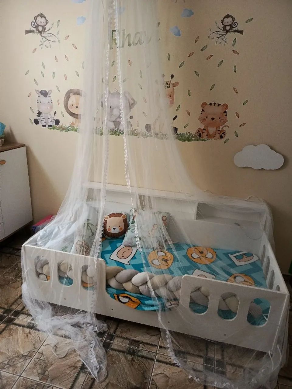 cama montessoriana infantil