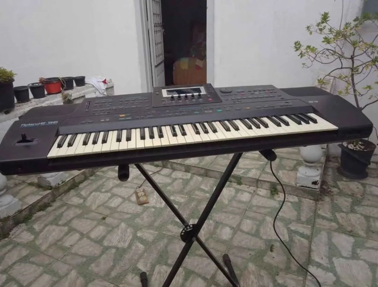 Teclado Roland E-96 