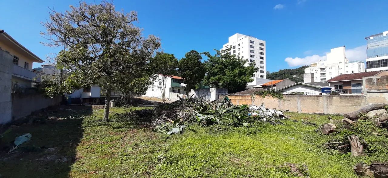 Terreno à venda no Saco dos Limões