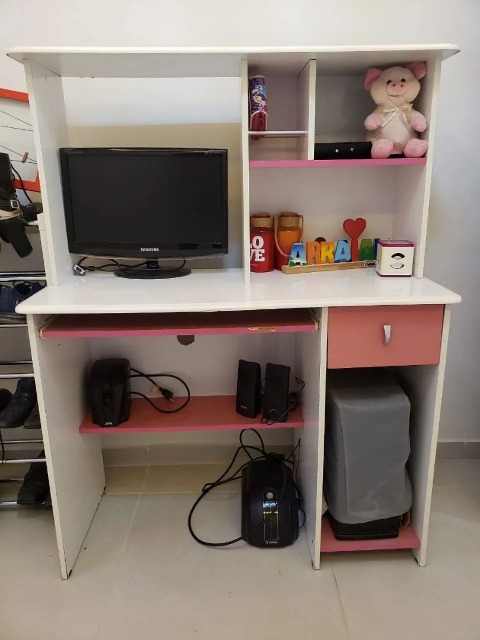 Mesa para computador desktop / notebook usada - Branco e rosa. - Foto 2