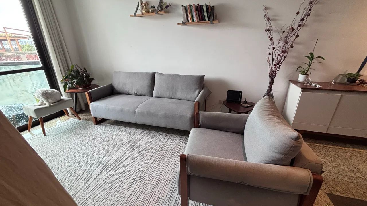 Sofá de 3 lugares mais poltrona 