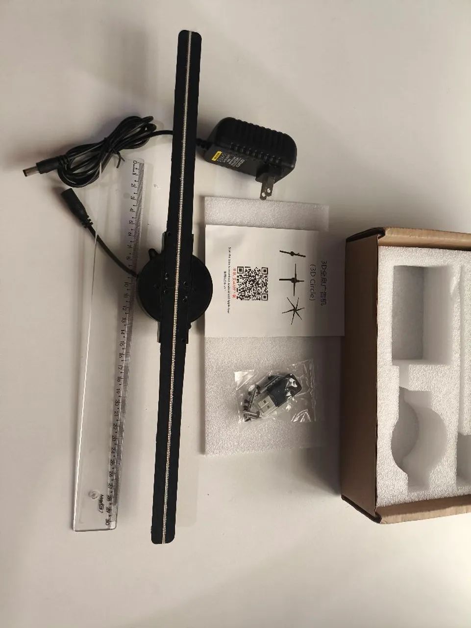 Projetor Display Holograma 3d Led Ventilador Holográfico Rgb 127/220v